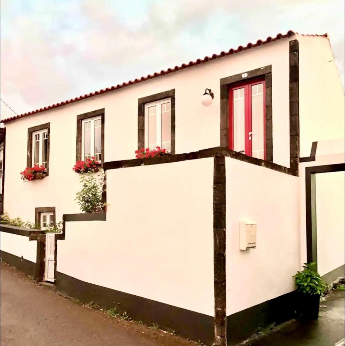 Quinta Pereirinha Farm - Bed & Breakfast - Pico Island, Azores - Private 3 Bedroom Home On A Working Farm W Ocean Views Са́н-Ро́ке-ду-Пі́ку Екстер'єр фото